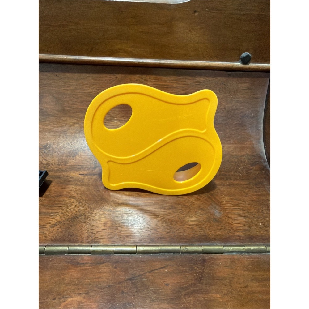 Tupperware New Fish Fishy Fun Sandwich Cutter Mold Papya